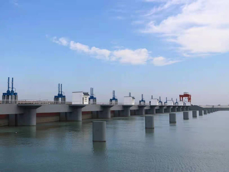 香水河挡潮闸：单孔跨度26米，省内跨度最大水闸